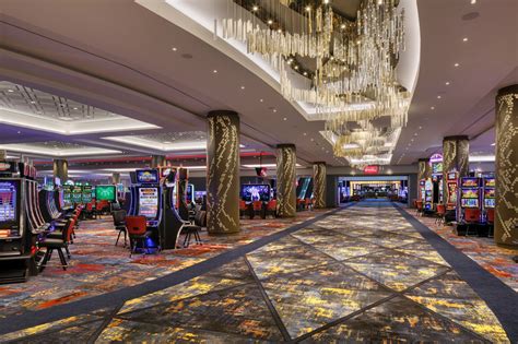 resorts world casino age limit